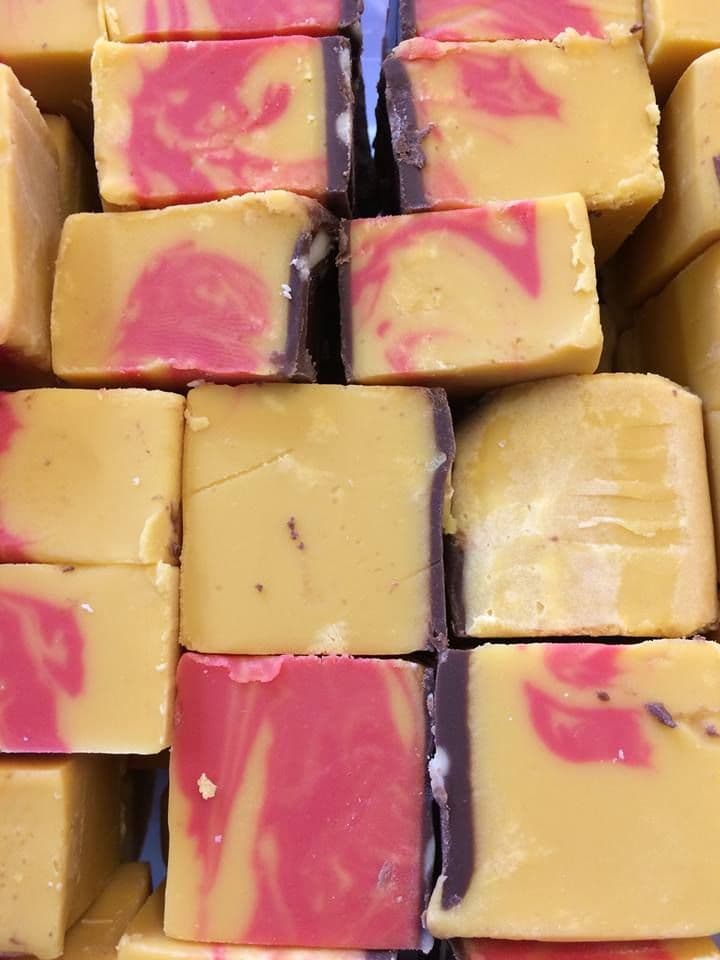 The Fudge Factory Christmas Marzipan Fudge 100g  (UK)