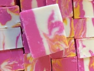 The Fudge Fatcory Ginger & Rhubarb Gin Fudge 100g  (UK)